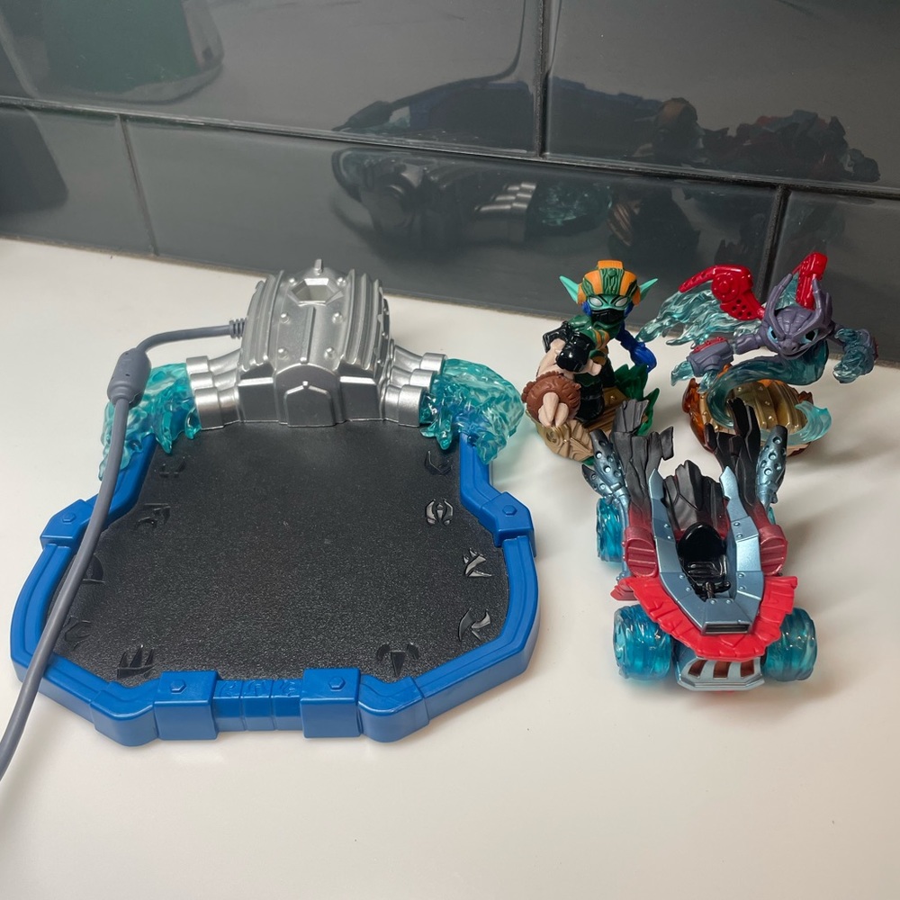 Sky landers super chargers set.